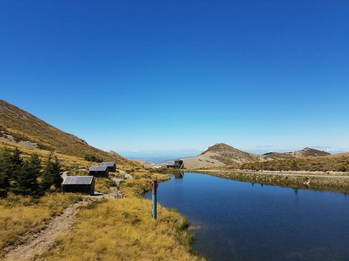 Отель Lake Stella Mountain Huts Mt Lyford Экстерьер фото